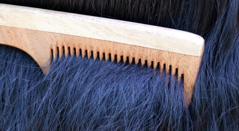 La Flora Organics Neem Wood Comb - with Handle - Image 2